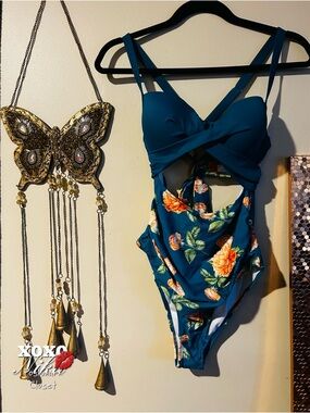 Cupshe Teal Floral Twist-Front One-Piece Swimsuit - Size Medium